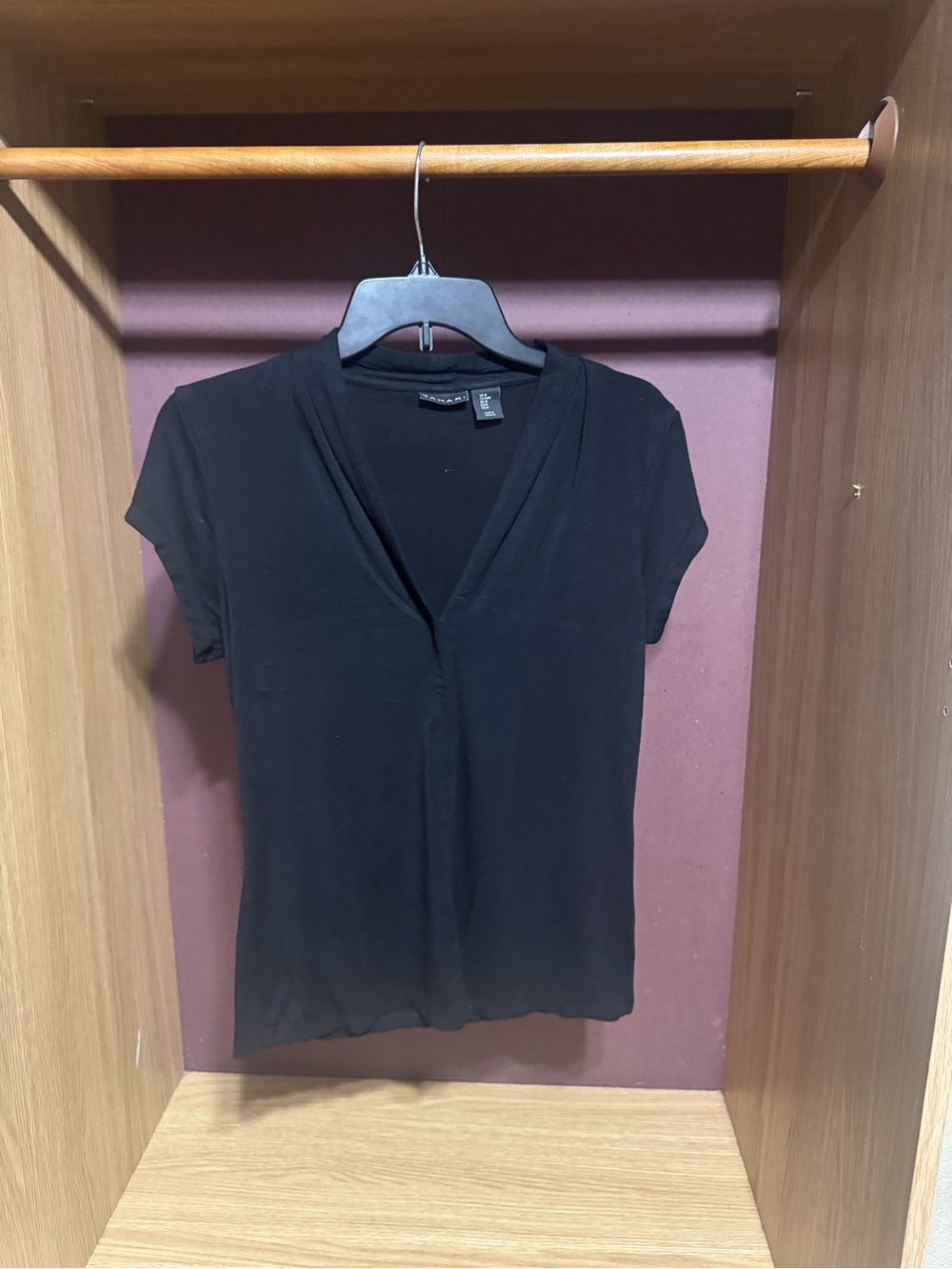 Tahari Black V-Neck Short Sleeve Top Women’s Size Medium